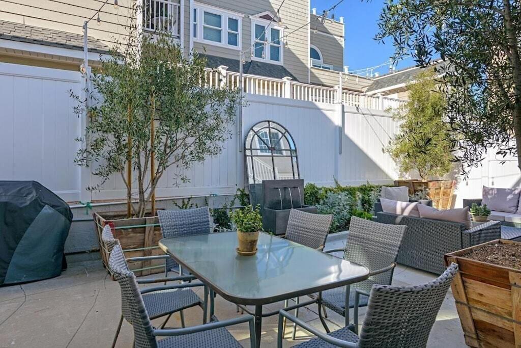 Appartamento Ocean View From Private Patio, Across Street From Beach Carlsbad Esterno foto