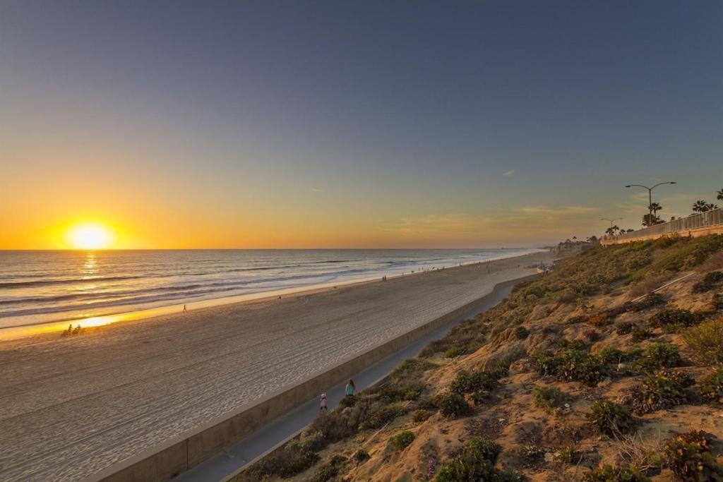 Appartamento Ocean View From Private Patio, Across Street From Beach Carlsbad Esterno foto