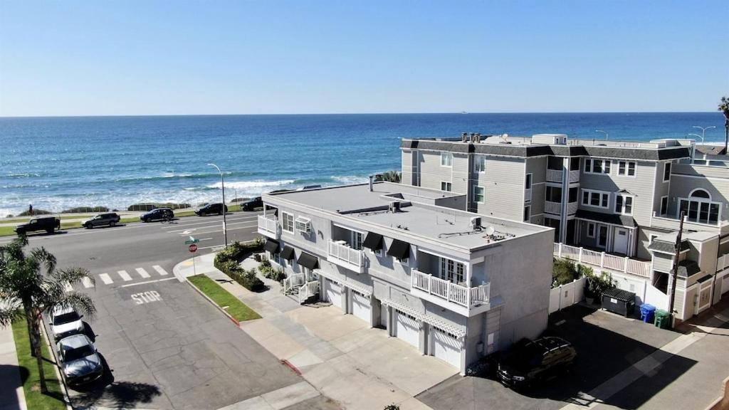 Appartamento Ocean View From Private Patio, Across Street From Beach Carlsbad Esterno foto